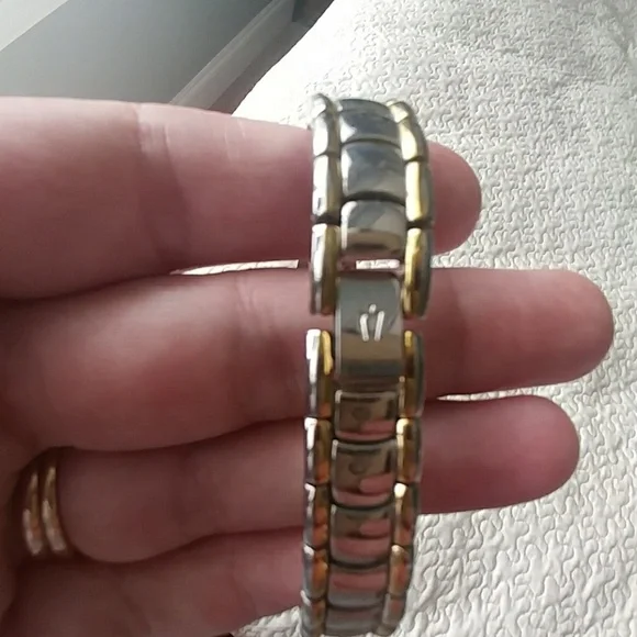 Ladies Bulova watch - Picture 2 of 4